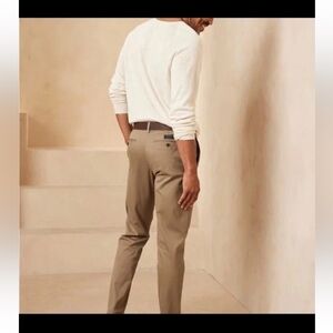 Banana Republic Straight Chino khaki 100% Cotton 34 / 32
